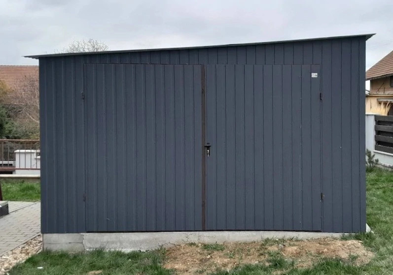 GARÁŽE S BOČNÍM SPÁDEM