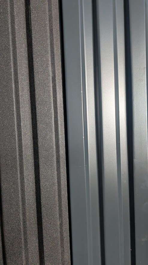 Rozdíl mezi šedým matem a leskem